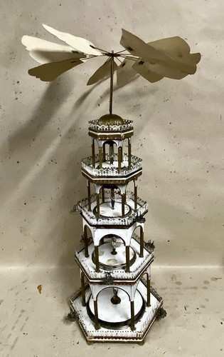Alt grosse blech pyramide - pyramide, /